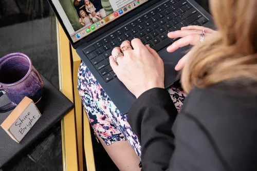 jill bilodeau with laptop viewing website
